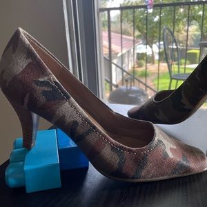 Aerosoles Envy Camoflauge 3” Pumps